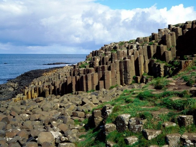 Ein riesiger Teppich aus Basaltsäulen, die an Orgelpfeifen erinnern. Der Giant's Causeway wurde von der UNESCO zum Welterbe erklärt